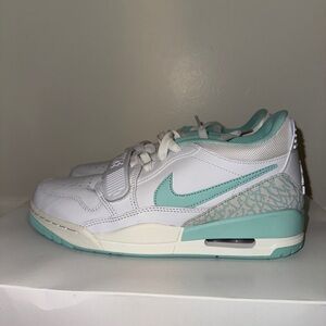 WMNS AIR JORDAN LEGACY 312 LOW